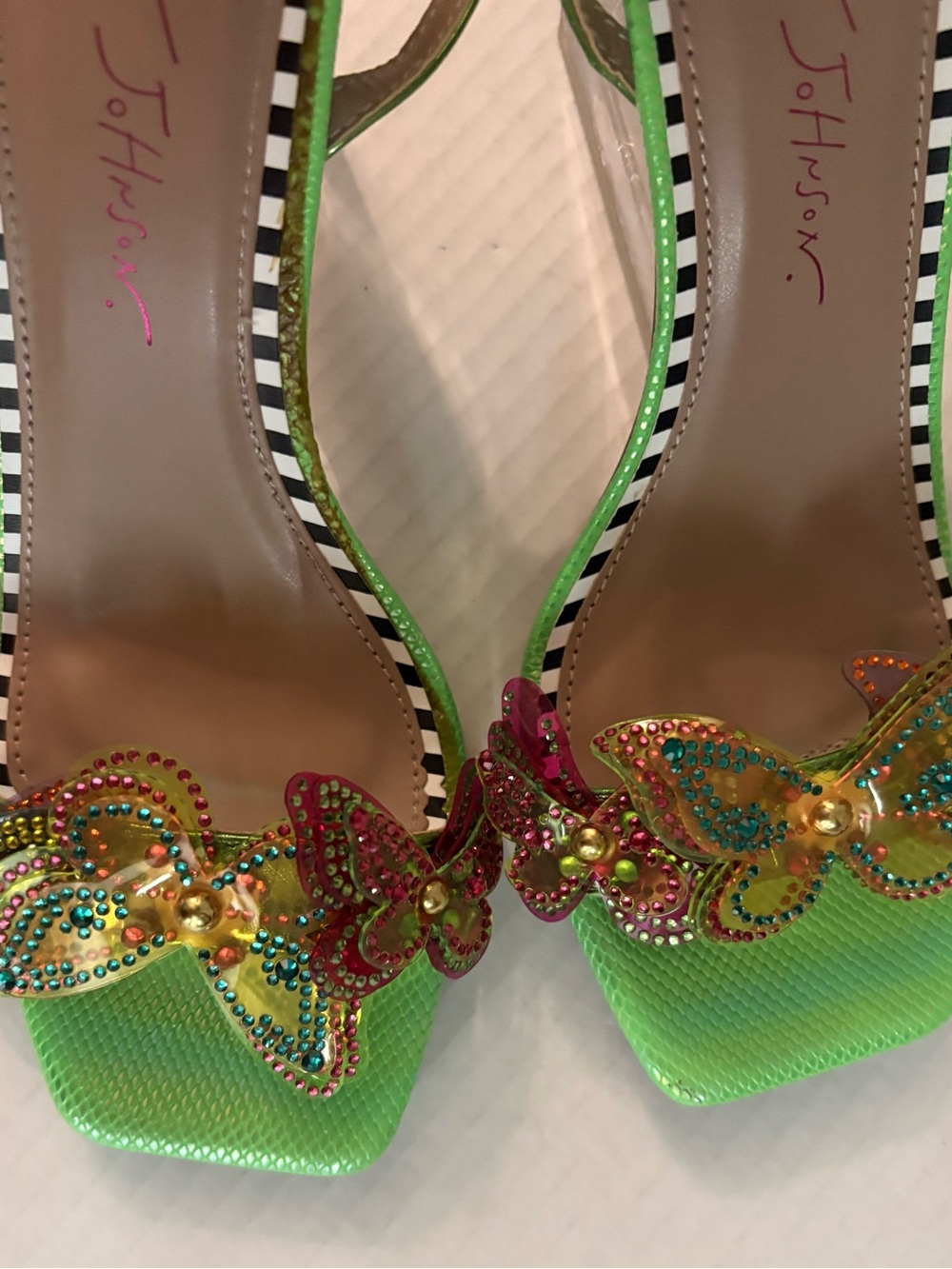 Betsey Johnson Butterfly Multi Colored Green Wedge Sandals 7.5 - Picture 6 of 10